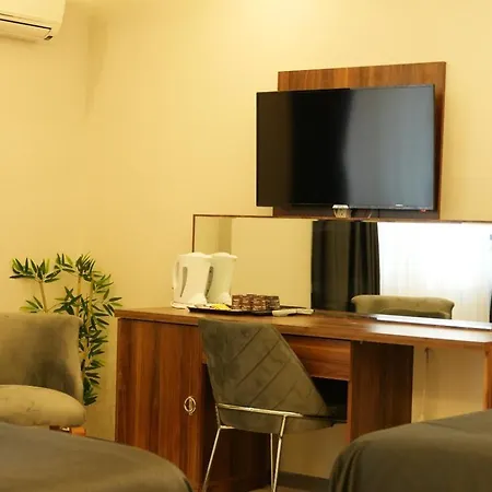 Hotel Grand Krone 3*
